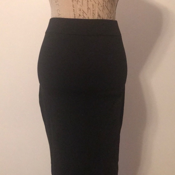 BLACK FORM FITTING PENCIL SKIRT!!🖤🖤 - Picture 3 of 3